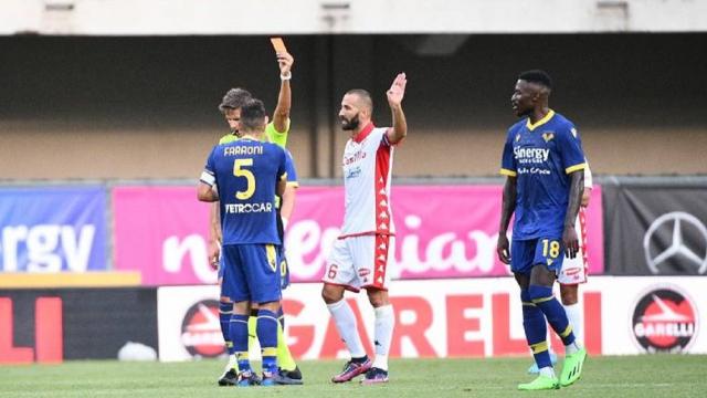 Coppa Italia, colpi esterni di Bari (a Verona) e Parma (a Salerno). Frosinone ko a Monza