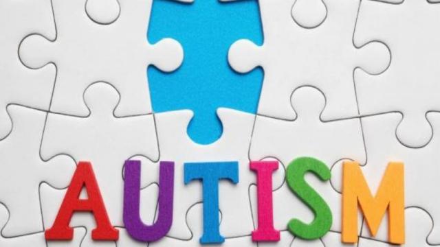 Giornata dell’Autismo: Monumento al Pescatore di San Benedetto del Tronto si illumina di blu