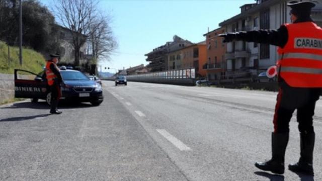 Ascoli Piceno, arrestato 60enne dopo aver cercato di colpire carabinieri con coltello a serramanico