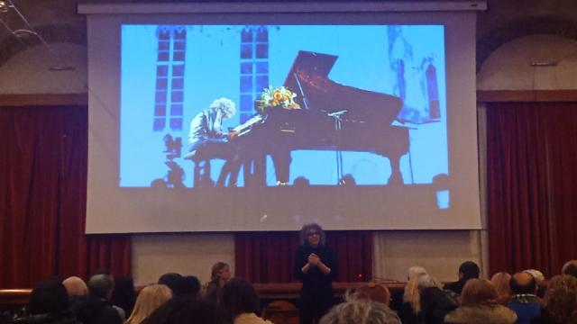 “I nove doni”, Giovanni Allevi presenta il suo ultimo libro. Il pianista premiato come 'Ascolano dell'anno 2024'
