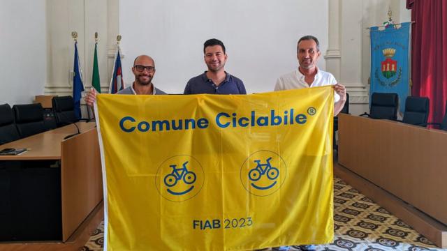 Cupra Marittima ottiene la bandiera gialla dei comuni ciclabili: riconoscimento assegnato dalla Fiab