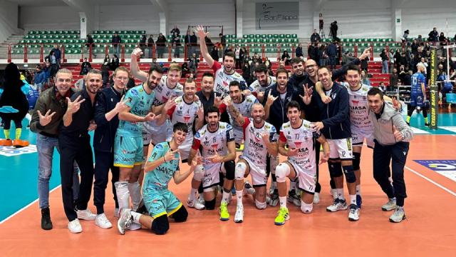 Pallavolo A2, la Yuasa Battery Grottazzolina vince la battaglia al tie-break sul campo di Brescia