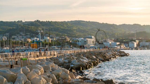 Festival dell'Arte sul Mare a San Benedetto del Tronto: artisti al lavoro sulle opere