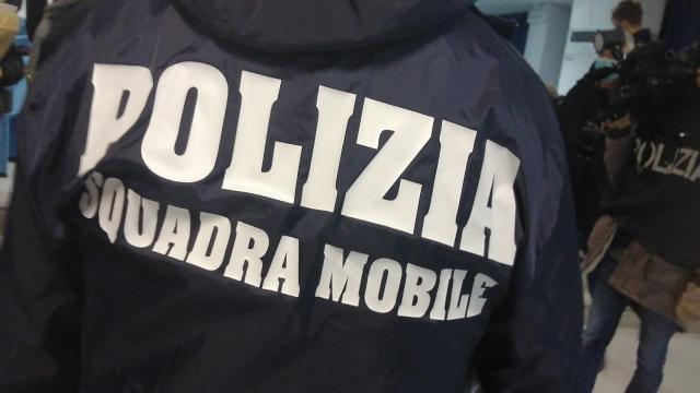 Squadra Mobile Ascoli Piceno: oro e denaro in auto, due arresti per nuova truffa ai danni di anziani