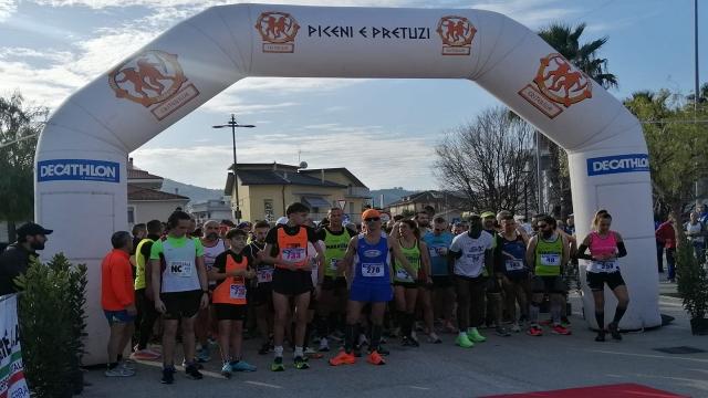 Alto gradimento per la 33esima edizione della Maratonina di Centobuchi. Vincono Massimi e Cavarischia