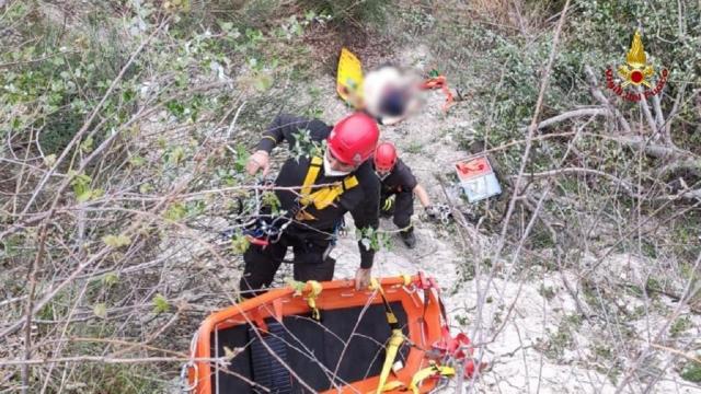 Capradosso di Rotella, soccorso dai Vigili del Fuoco dopo caduta di 20 metri in un calanco