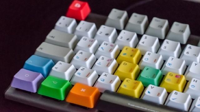 Così era il Tandy Model 100, il primo computer portatile commerciale