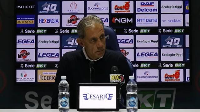 Cosenza-Reggina 0-1, le voci di Zaffaroni (“Ha deciso un episodio”) e Aglietti (“Siamo stati cinici”)