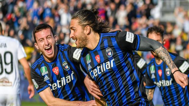 Pisa-Cremonese 3-0, D'Angelo torna in vetta alla classifica con doppio Torregrossa e Puscas