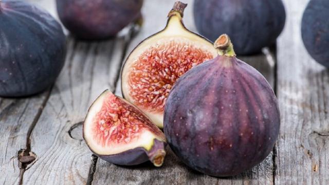 Dai fichi 5 fantastici benefici: altamente nutrienti, aiutano ad abbassare la pressione sanguigna e il colesterolo