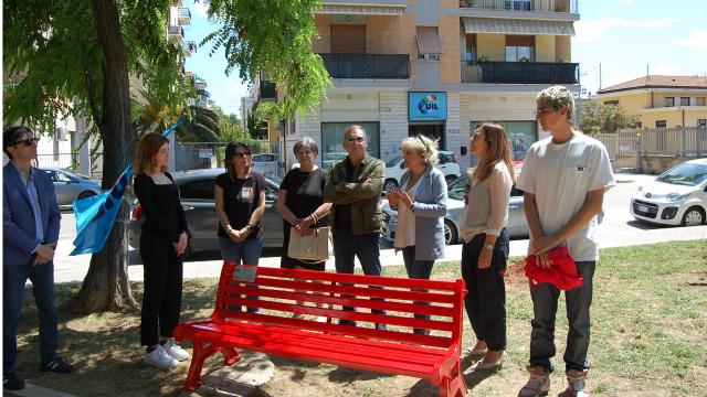 Panchina Rossa a San Benedetto, Uil: “Servono leggi, servizi e nuova cultura dei sentimenti”