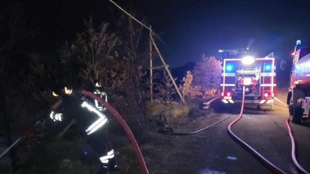 Roccafluvione, Vigili del Fuoco al lavoro per un incendio boschivo nella frazione di Scalelle