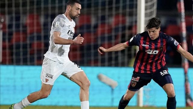 Cosenza-Benevento 1-0, un'incornata di Camporese nel finale rilancia le ambizioni salvezza dei Lupi