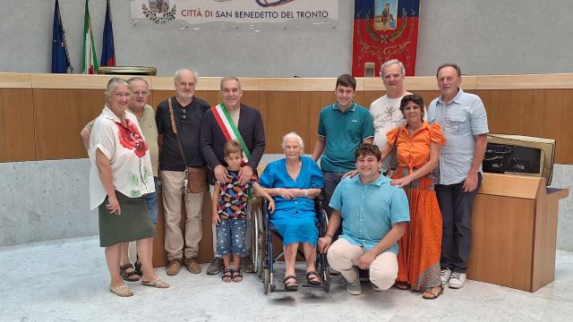 San Benedetto del Tronto, Rosa Burrasca compie 100 anni: il sindaco la riceve in visita