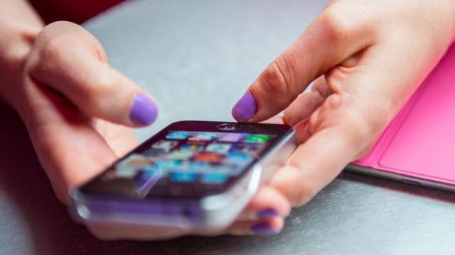 Sesso al telefono nella coppia: 8 consigli per ravvivare il rapporto