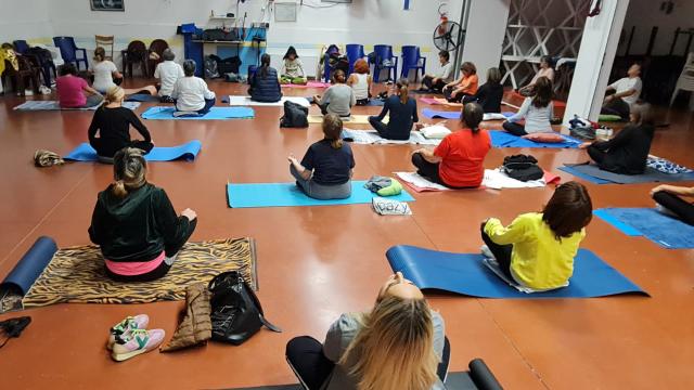 Grottammare, al Centro sociale 'Ischia I' lezioni di yoga olistico per migliorare il proprio benessere generale
