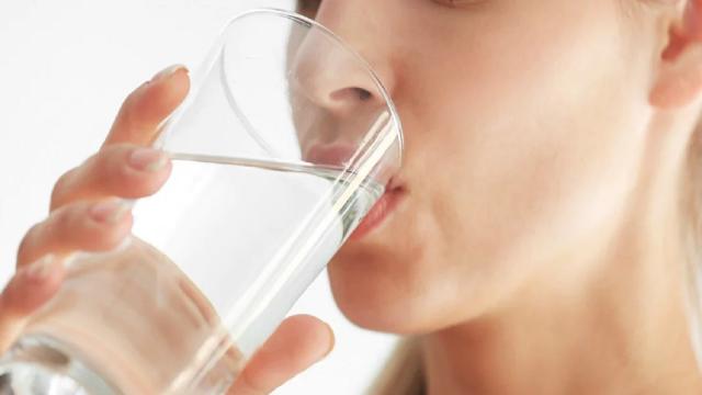 Idratazione, ecco perchè abbiamo bisogno di bere di più a Pasqua