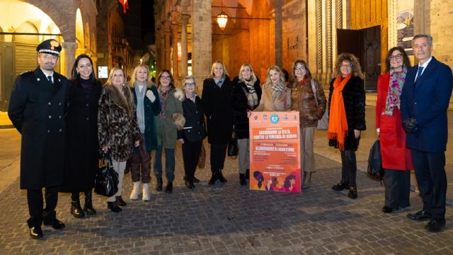 Ascoli Piceno, la città si illumina di arancione per dire nuovamente no alla violenza sulle donne