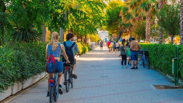 Per il quarto anno consecutivo Cupra Marittima ottiene la Bandiera Gialla, importante riconoscimento ai comuni ciclabili