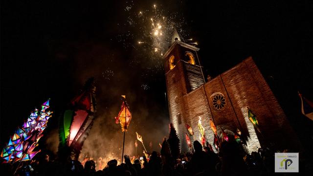 Martedì Grasso con carri e la sfilata dei Moccoli per il Carnevale storico di Castignano