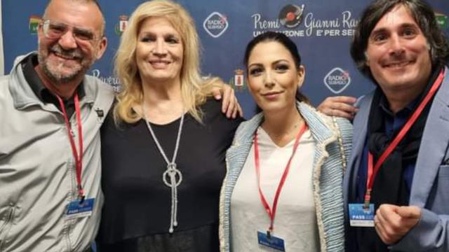 Artistic Picenum ospite al premio Gianni Ravera: donata una caricatura a Carlo Conti