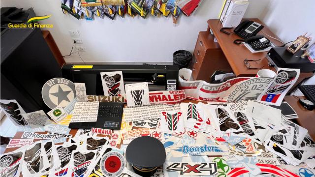 Guardia di Finanza Teramo, operazione 'Bad Stikers': 4 aziende producevano illegalmente autoadesivi contraffatti