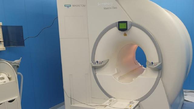 Ospedale ''Mazzoni'' Ascoli Piceno, smontata e rimossa la vecchia risonanza magnetica. Pronta la nuova