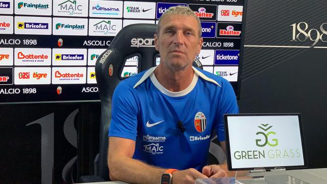 Ascoli Calcio, Carrera: “Si parte con la difesa a quattro. Se sono rimasto è perché ho ambizione alta”