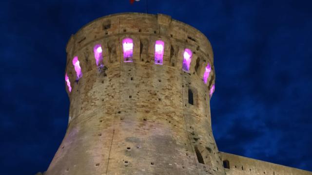 La fortezza di Acquaviva Picena si tinge di rosa per la Giornata Nazionale Tumore Metastatico della Mammella