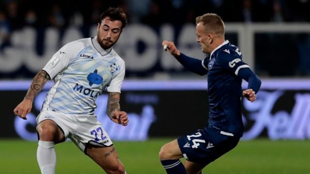 Spal-Como 1-1, un'autorete di Vignali rende vano il gol di Gliozzi. Due legni per i lariani