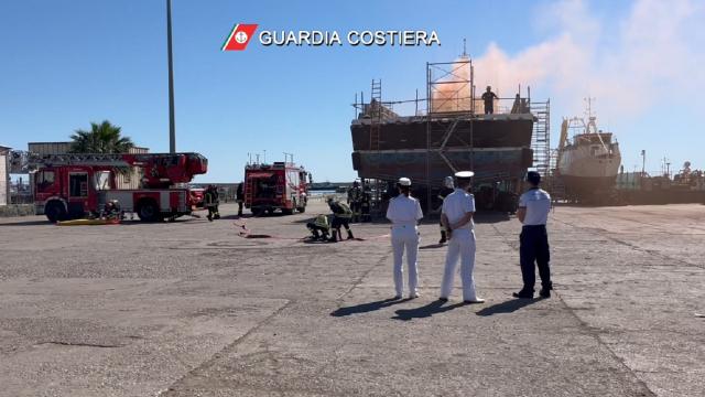 Guardia Costiera, pienamente riuscita l'esercitazione antincendio al porto di San Benedetto del Tronto