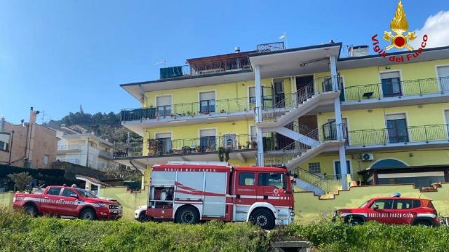 Grottammare, tragico incendio in un sottotetto in Via Lame. Uomo perde la vita