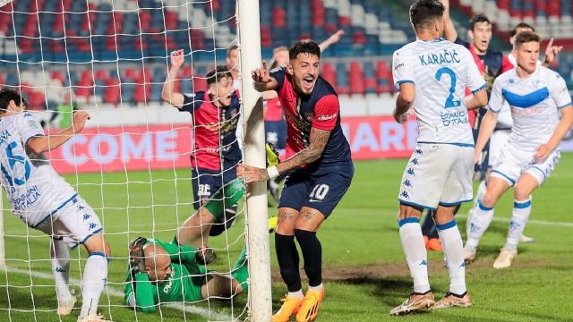 Playout Serie B: Cosenza-Brescia 1-0, Nasti avvicina i Lupi alla salvezza. Rondinelle chiamate alla rimonta