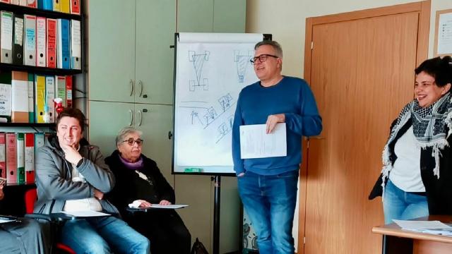 Laboratorio di frontiera, Ama Aquilone e Fondazione Carisap: al via il corso avanzato di ''Cucito creativo''