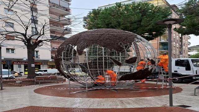 Grottammare: Natale 2023, ''DreamWorld'' illumina piazza Carducci