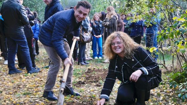 Ascoli Piceno, tre nuovi alberi nel giardino dell'Istituto Agrario e Alberghiero 'Celso Ulpiani'
