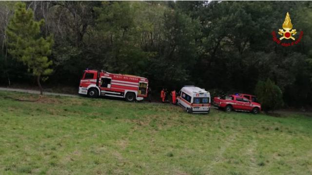 Ascoli Piceno, avvolto dalle fiamme mentre brucia sterpaglie. Anziano muore a Monticelli
