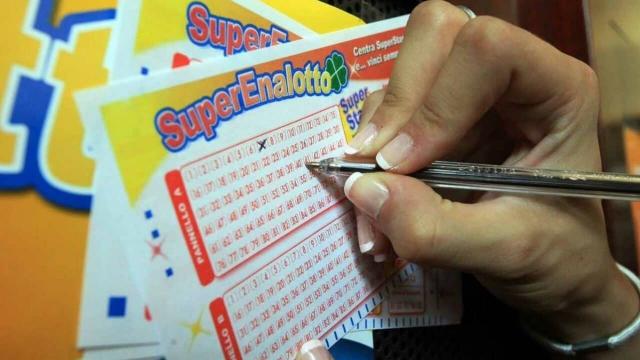 SuperEnalotto, la fortuna bacia ancora le Marche: ad Ancona un “5” da 28 mila euro