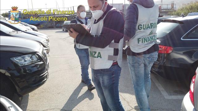 Guardia di Finanza Ascoli: operazione “Tarocca(u)to”, oltre 100 vetture ''ringiovanite''