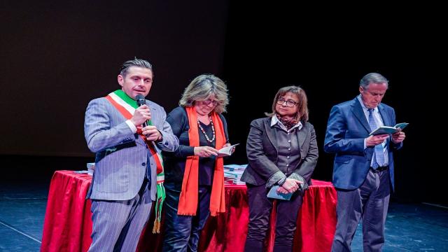 Consegnata una copia della Costituzione ai neo maggiorenni ascolani. Fioravanti: ''Sviluppiamo coscienza civica forte''