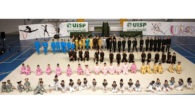 Folignano, spalti gremiti e tanti applausi per il saggio finale dei corsi di ginnastica ritmica UISP