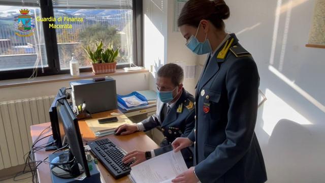 Guardia Finanza Macerata, frode fiscale per 3,8 milioni di euro. Denunciati tre responsabili di società del calzaturiero
