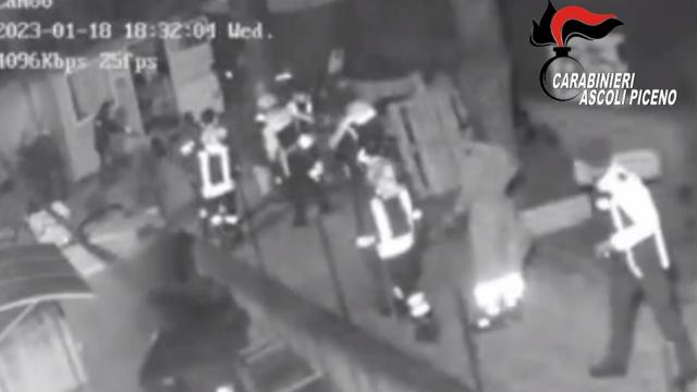San Benedetto del Tronto, si barrica in container e minaccia di darsi fuoco. Bloccato dai Carabinieri