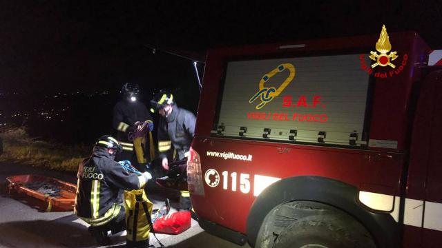 Ascoli Piceno, anziano muore dopo una caduta a Lisciano. Intervento dei Vigili del Fuoco per recuperare il corpo