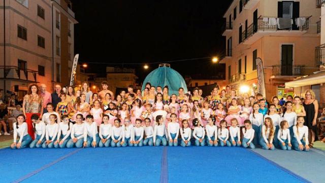San Benedetto del Tronto: grande successo per l'esibizione dell'ASD Ginnastica Mamoti in Piazza Montebello