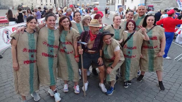 Correre è bello ma anche goliardico, grande successo ad Ascoli Piceno per la Corsa di Homer