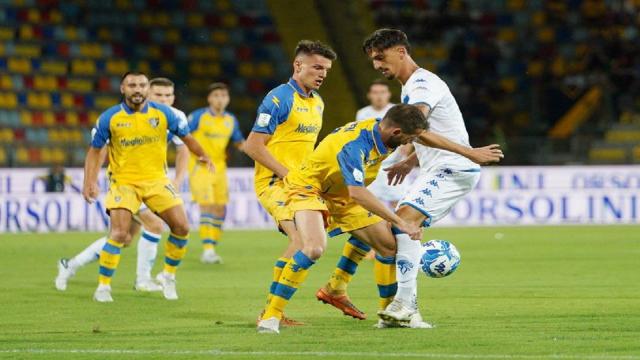 Serie B 2° turno: Frosinone e Cosenza solitarie in vetta. Sudtirol e Modena ferme a 0 punti