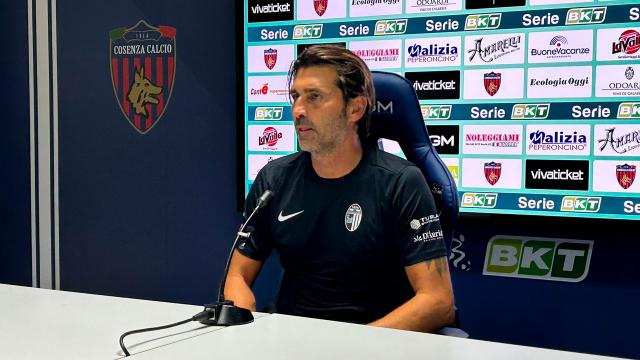 Cosenza-Ascoli 3-0, Viali: “Il dispiacere più grande per le tre espulsioni, la partita è durata venti minuti”