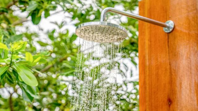 Spazi outdoor: sempre più di tendenza le docce solari