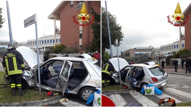 Tolentino, incidente stradale con due vetture coinvolte. Donna trasportata a Torrette con eliambulanza